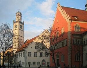Marienplatz, Blaserturm mit Waaghaus und dem Rathaus, Ravensburg